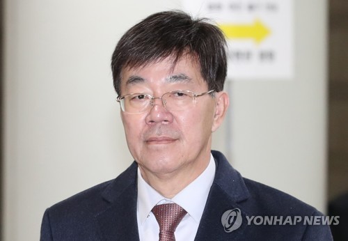 '돈봉투 만찬' 이영렬 전 지검장, 뇌물 고발건도 무혐의