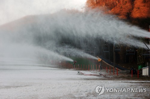 '겨울아, 손꼽아 기다렸다'…강원 스키장 오늘 첫 개장