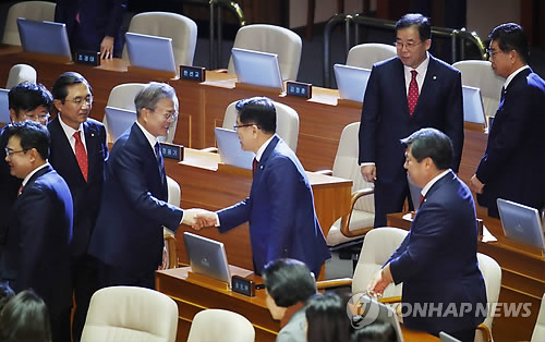 '들땐 與, 날땐 野'…문대통령, 국회서 "초당적 협력" 당부