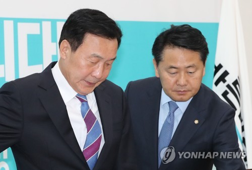 손학규 "문대통령, 경제회복 바라는 국민 기대 저버려"