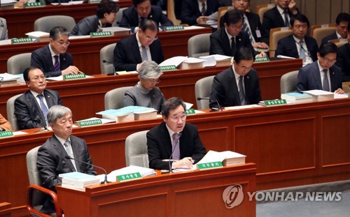 예결위 첫심사…민주 "470.5조 적정" vs 한국 "세금중독 지출"