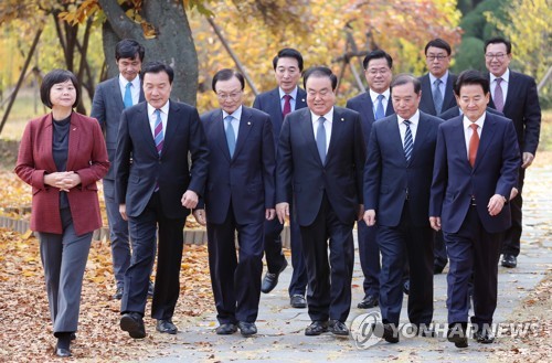 여야 5당 대표, 초월회 회동…판문점선언·특별재판부 이견