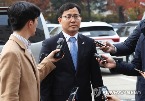 이재명, 경찰 고발 않기로…"당의 요청 대승적 수용"