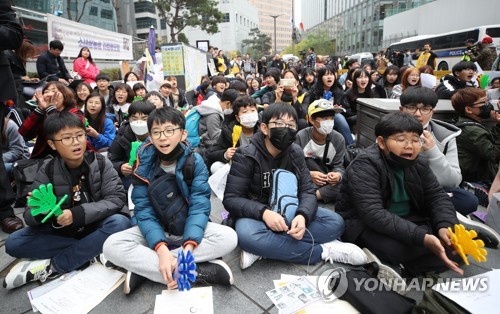 혼다 전 美하원의원, 수요집회서 "위안부 역사 널리 가르쳐야"