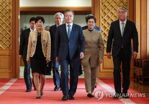 문대통령 "총리가 정상외교 한 축 담당하도록 뒷받침할 것"