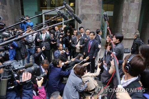 영정들고 갔는데…징용피해자 변호인 '문전박대'한 신일철주금