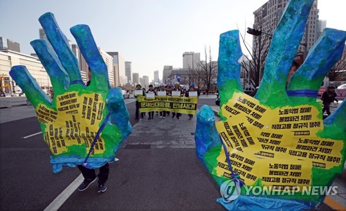 비정규직들, 대통령에 대화 촉구…경찰 대치 중 3명 병원행