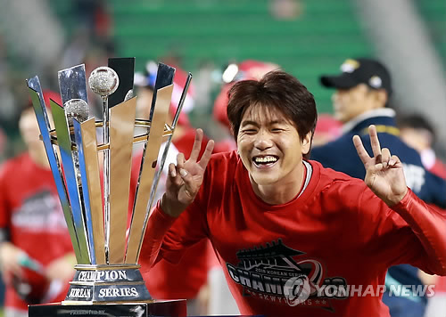 SK, 두산 꺾고 8년 만의 KS 우승…'13회 결승포' 한동민 MVP