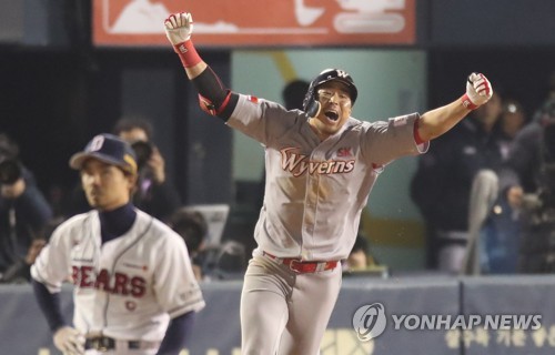 SK, 두산 꺾고 8년 만의 KS 우승…'13회 결승포' 한동민 MVP