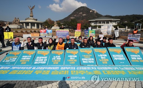 민주노총, 청와대·국회 앞 농성…"탄력근로제 확대 중단"