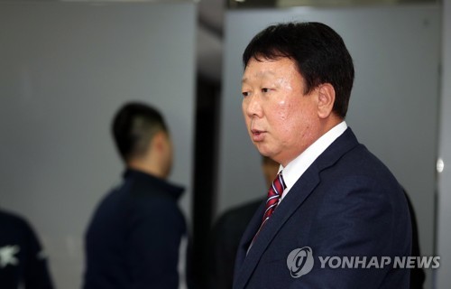 "총재가 문까지 막아섰는데"…KBO, 선 감독 사퇴에 뒷수습 고민