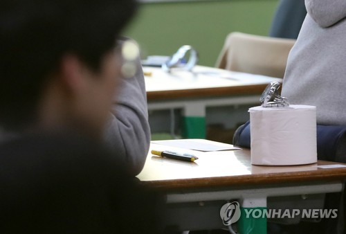 [수능] 교사·학원 "1교시 국어부터 어려워…EBS에 없는 지문도"