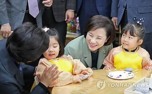 유은혜 "국공립유치원 확충, 사립과 함께 발전하는 쪽으로"