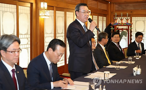 이총리, 은행장들에 "법제도 정비 더 할 건 없는지 제안해달라"