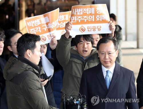 "후배들이 알아서 했다"…각자도생 나선 전직 대법관들