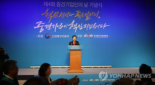 이총리 "자동차·조선 재활성화 대책, 연내 잇달아 발표"