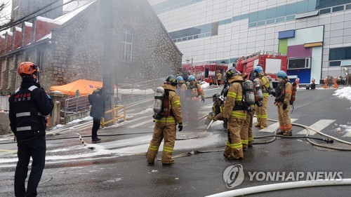 KT빌딩 초진…"오늘 안에 완진, 통신 완전복구까지는 일주일"