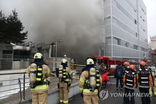 KT 화재발 '결제 대란' 장기화 조짐…카드사 대책마련 부심