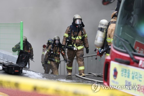 KT 화재 10시간만에 완진…서울 곳곳·경기도까지 통신장애