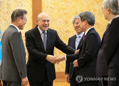 문대통령 "대북제재 해결되면 OECD에 협력 요청하겠다"