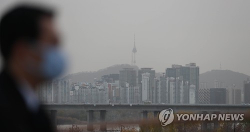 나흘째 중국발 황사에 숨이 '턱'…내일도 미세먼지 '나쁨'