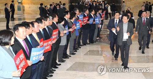 민주 '연동형 반영 권역별 비례제'…선거제 개혁 진전될까