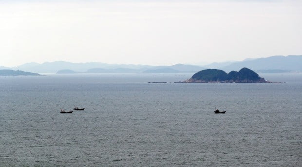 인천시 옹진군 연평면 망향전망대에서 바라본 NLL과 북녘/사진=연합뉴스