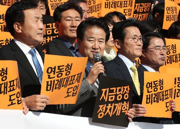 야3당은 지난달 31일 연동형 비례대표제 도입을 주장하며 공동기자회견을 했다. / 사진=연합뉴스