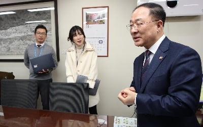 홍남기 부총리 후보 "부동산 시장 불안정하면 새 대책 마련"