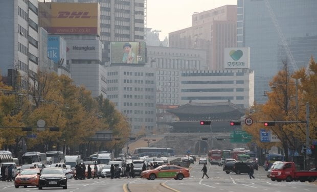 '주말 미세먼지 나쁨'…중부지방 곳곳에 빗방울