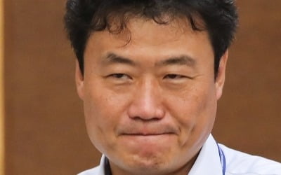 국회 이어 청와대서도 음주운전…문 대통령, 김종천 비서관 사표 수리