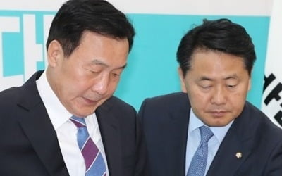 손학규 "문대통령, 경제회복 바라는 국민 기대 저버려"