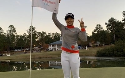 LPGA 퀄리파잉 1위 이정은 "미국 진출 여부, 가족과 상의할 것"