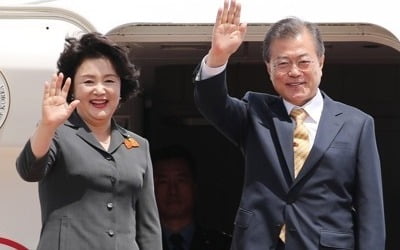 문대통령, 13∼18일 아세안·APEC 정상회의 참석 위해 출국