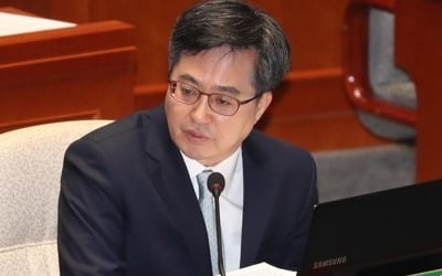 김동연 "'고용상황 책임 회피 않겠다'며 사의 전달한 적 있어"