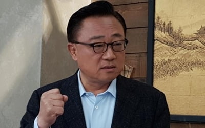 "삼성 폴더블폰 내년 상반기 무조건 출시…최소 100만대"