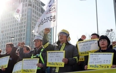 비정규직들, 대통령에 대화 촉구…경찰 대치 중 3명 병원행