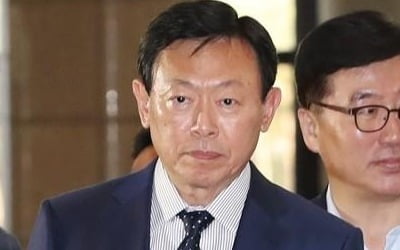 롯데 신동빈, 일본서 3주 만에 귀국…내년 경영구상에 집중