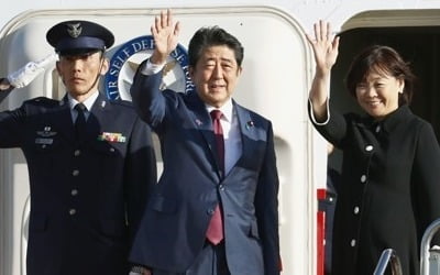 아베 아세안 정상회의 참석차 출국…푸틴과 회담