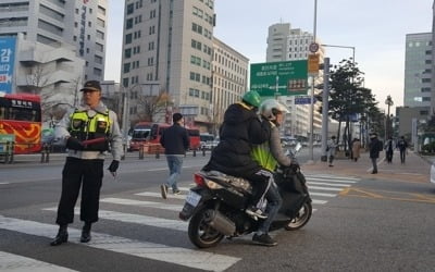 [수능] '지각 안돼!' 44분 거리 15분만에 주파…수험생 호송 총력전