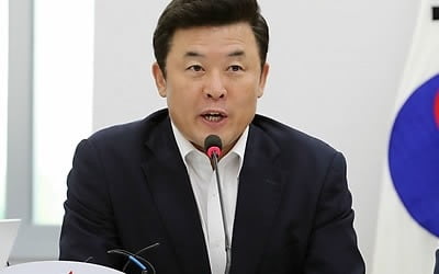 한국 "이재명 부부, 이중적 행위 중단하고 국민에 사과해야"