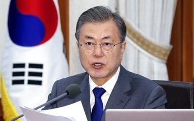 문대통령 "제조업 실적개선…물들어올 때 노젓듯 기업 지원해야"