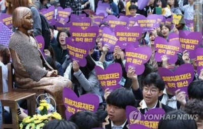 강제징용 판결에 위안부재단 해산까지…한일관계 '냉기류'