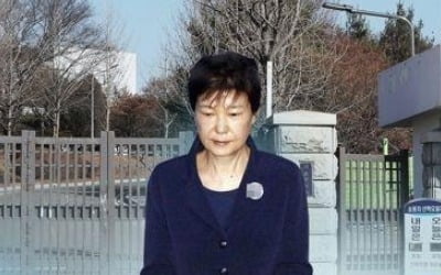 '공천개입' 박근혜 2심도 징역 2년…현재까지 형량 총 33년