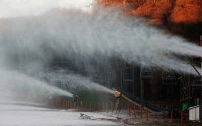 '겨울아, 손꼽아 기다렸다'…강원 스키장 오늘 첫 개장