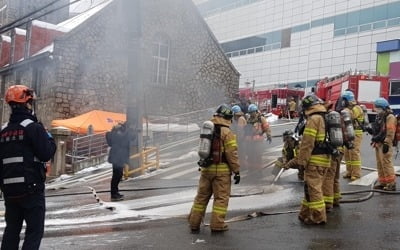 KT 화재 7시간째 진화중…서울 곳곳·경기도까지 통신장애