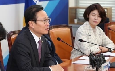 당정 "일반가맹점 카드수수료 인하…카드사 수익원도 다변화"