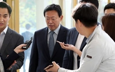 롯데, 손해보험·카드사 매각 결정…지주사 전환 가속