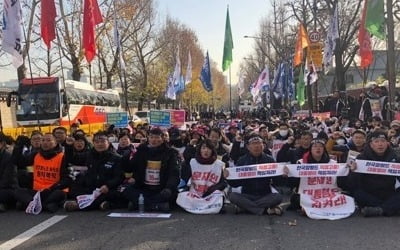 민주노총, 청와대 접근 시도…"잡월드, 비정규직 직접 고용"