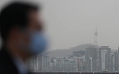 나흘째 중국발 황사에 숨이 '턱'…내일도 미세먼지 '나쁨'